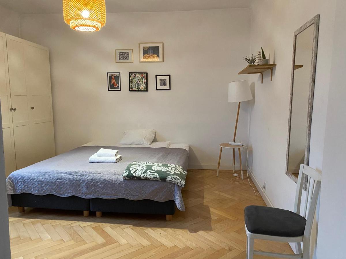 Slow Life Apartment Next To Metro Station Варшава Экстерьер фото