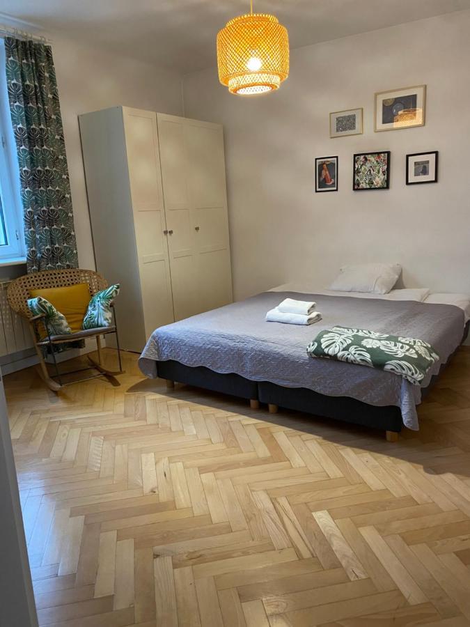 Slow Life Apartment Next To Metro Station Варшава Экстерьер фото