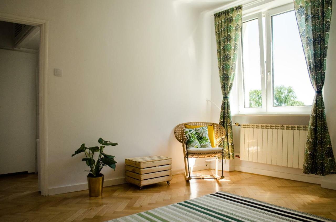 Slow Life Apartment Next To Metro Station Варшава Экстерьер фото