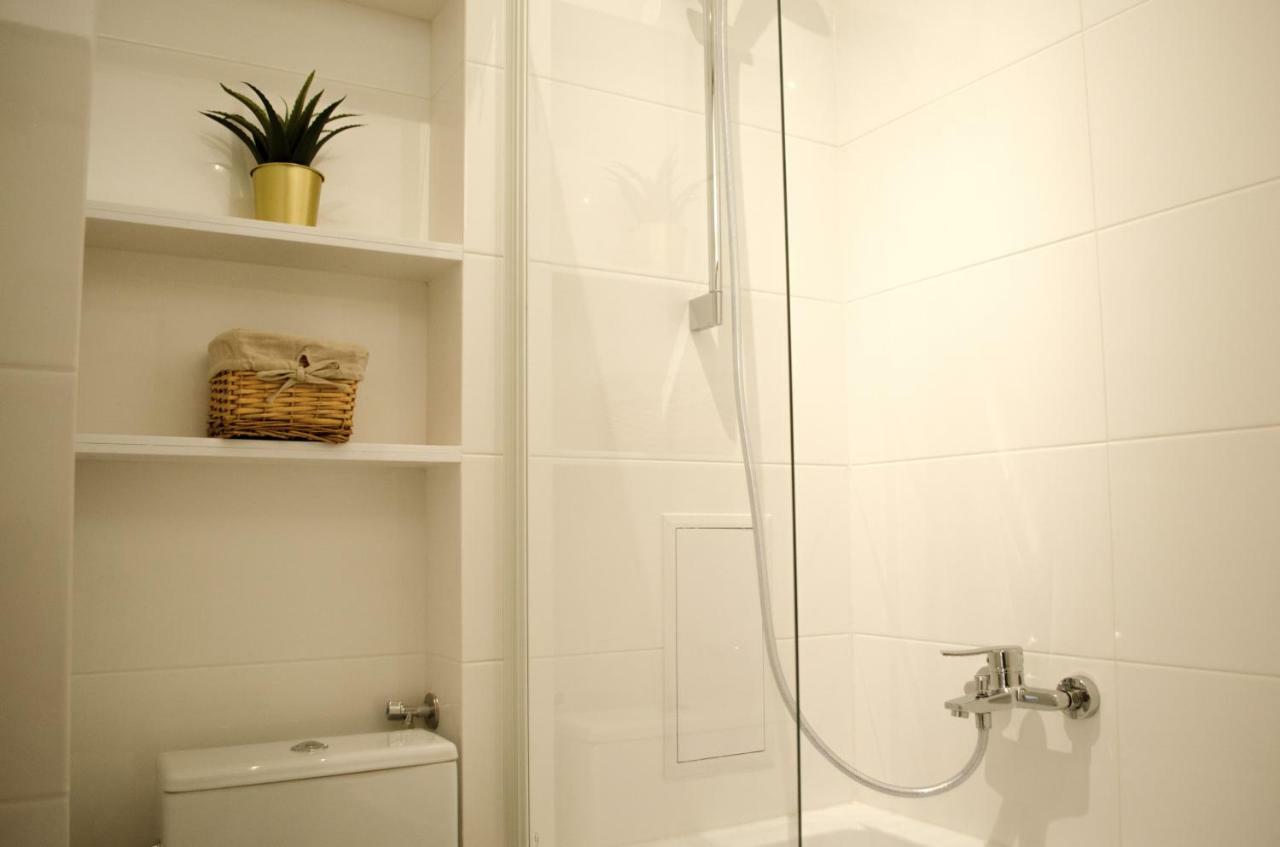 Slow Life Apartment Next To Metro Station Варшава Экстерьер фото