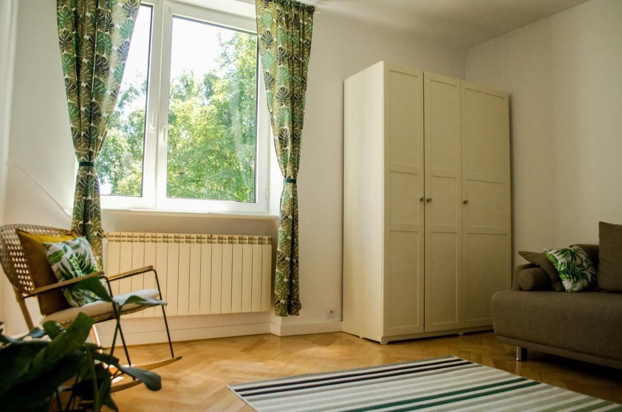 Slow Life Apartment Next To Metro Station Варшава Экстерьер фото